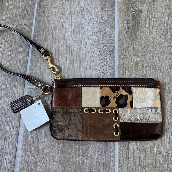 AUTHENTIC Classic Coach Patchwork Gold Signature Zip Small Wristlet - Picture 3 of 9